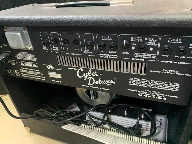 Продам комбопідсилювач Fender Cyber Deluxe. Made in Mexico.