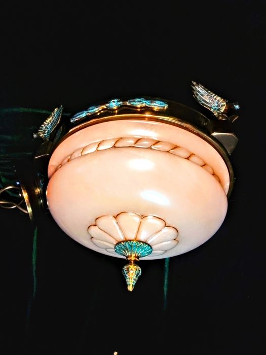 Люстра с Пегасами, камень.