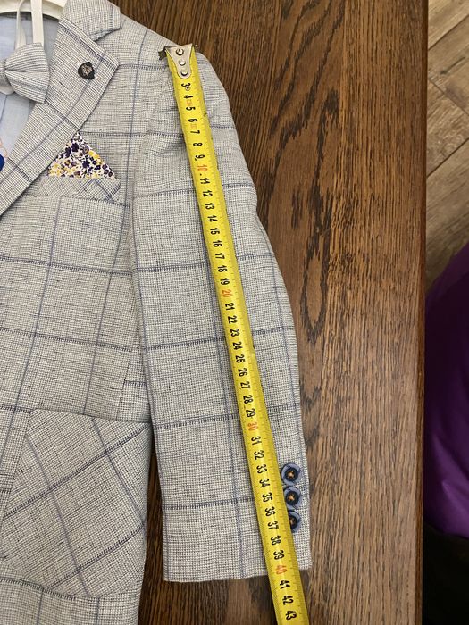 Піджак з метеликом на хлопчика.