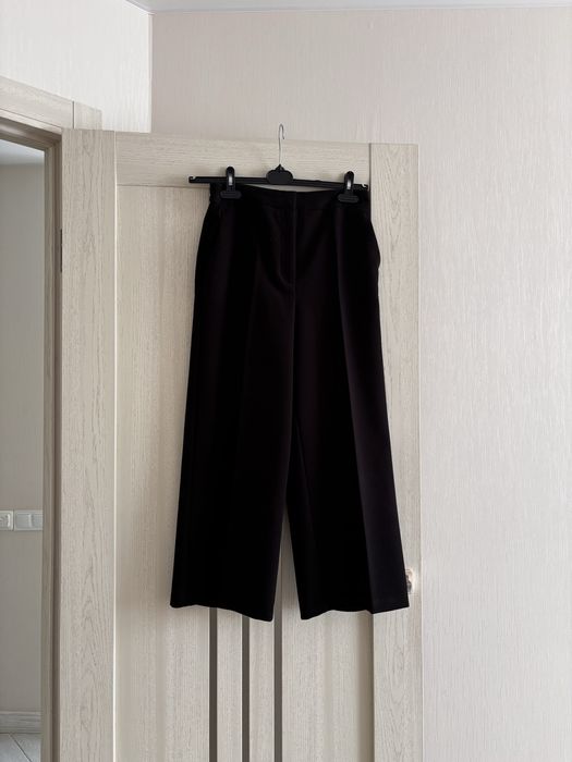 Брюки жіночі ZARA (М) чорний кольр. БУ як нові розмір М ( Іспанія)