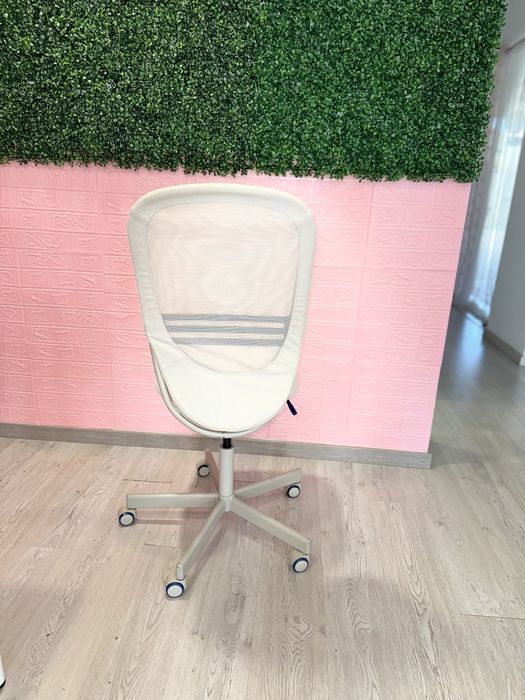 Cadeira giratoria ikea