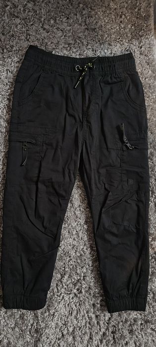 2 pary Spodnie ocieplane SMYK,r.110 ,oliwka i czarne ,idealne joggers
