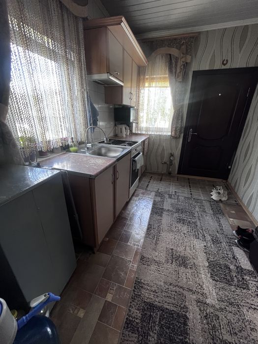 Продаж частини будинку з гаражем та літньою кухнею