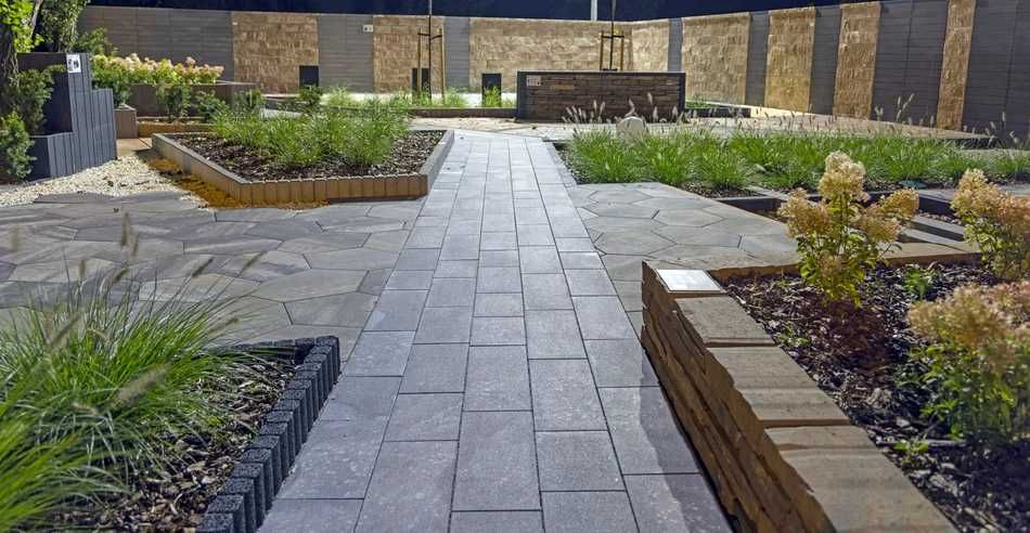 Kostka brukowa Triada stylizowana gr. 8 cm Polbruk