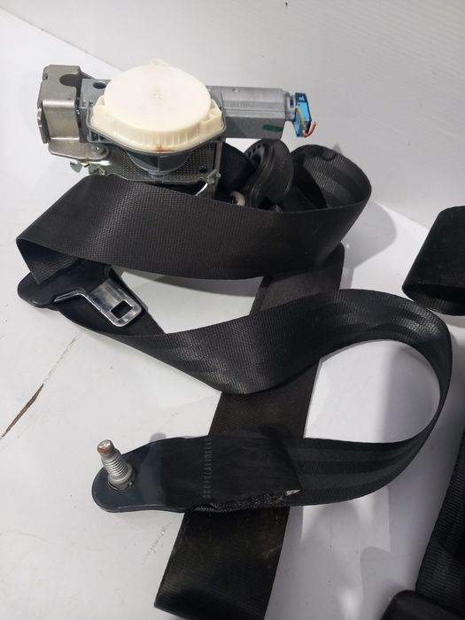 Cinto de segurança frente direito Citroen C3 2009 a 2013
