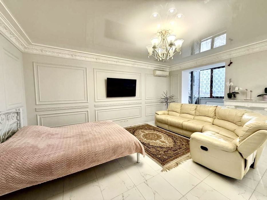 2 кімнати + кухня-студія у центрі біля парку та озера