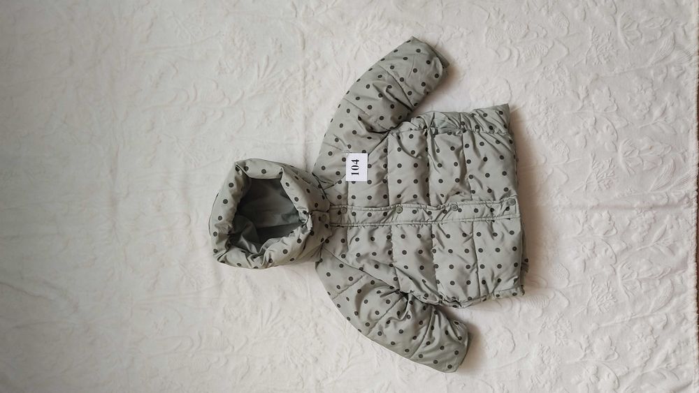 Kurtka zimowa w kropki rozm. 104 firmy Zara