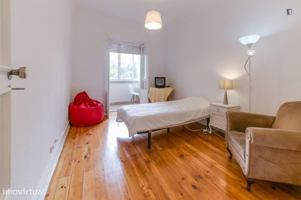 Quarto - localizado em Alameda Lisbon