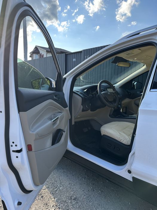 Ford Escape 2017 року 2л,газ/бензин