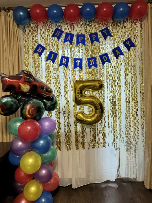 Фотозона.Шарик «Вспыш».Цифра 5.Гирлянда.Штора.