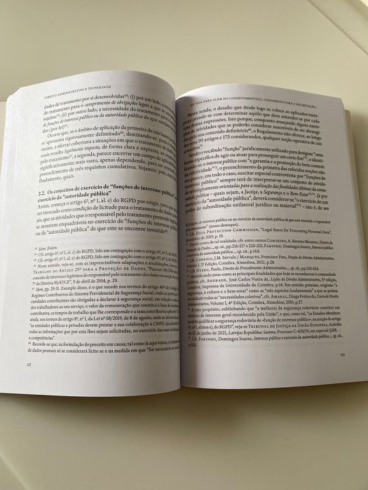 Livro de direito administrativo e tecnologia