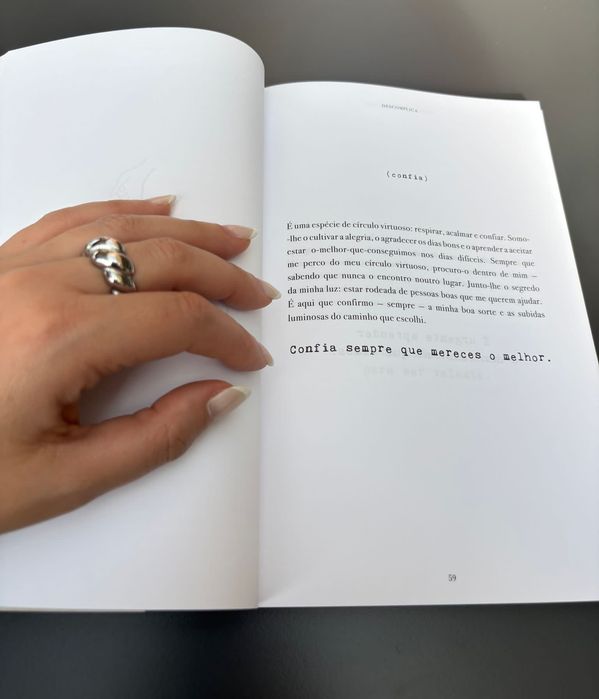 DESCOMPLICA  livro de Sofia Castro Fernandes