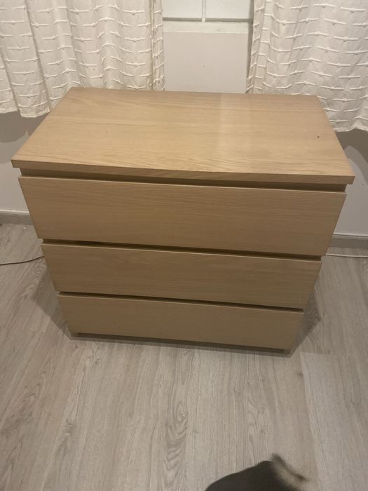 Comoda e secretaria ikea