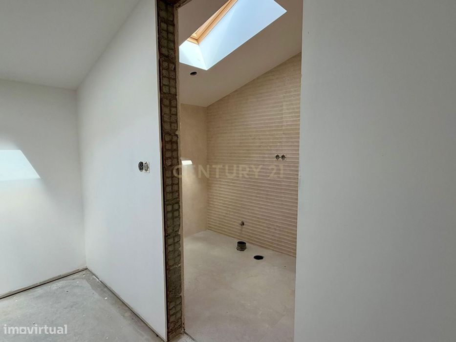 Moradia T3 totalmente remodelada | Lote 1.933m² | Alhadas, Figueira da