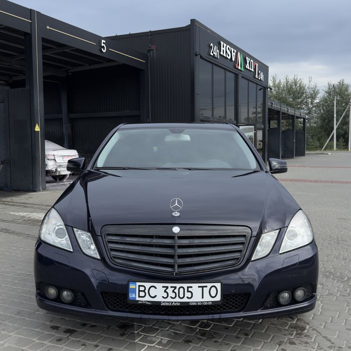 Mercedes 212 2011
