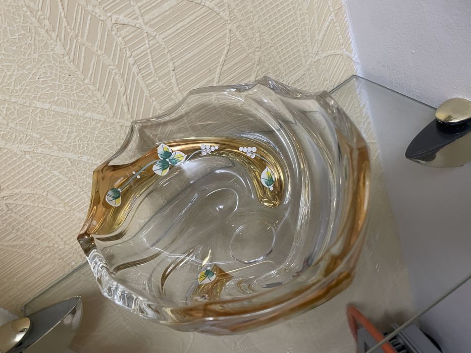 Ваза из богемского стекла с лепкой