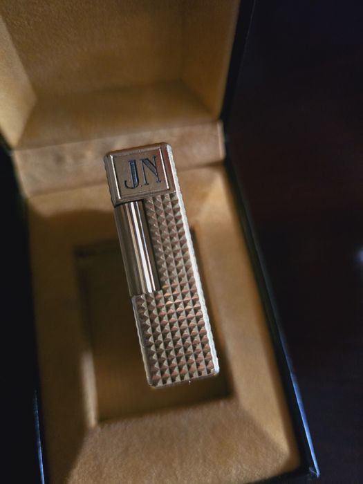 Isqueiro marca Dupont