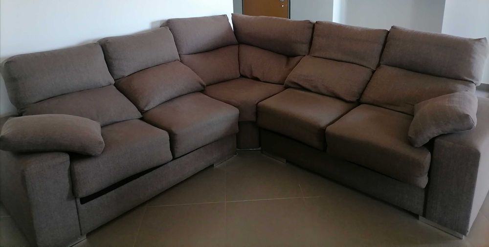 Sofá versátil em Bom estado