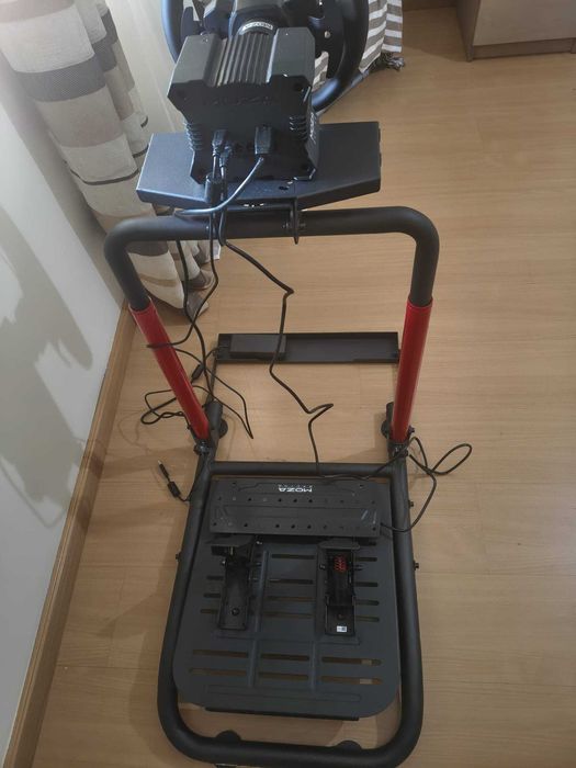 Volante MOZA R5 + Next Level Racing Wheel Stand Lite 2.0