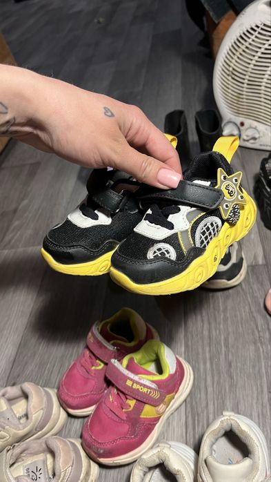 Кросівки на дівчинку або хлопчика