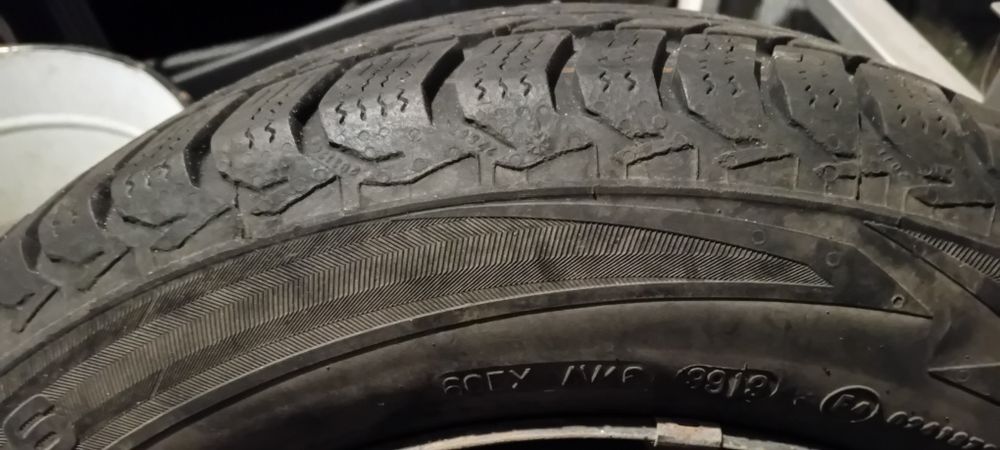 Opony sprzedam wraz z felgami