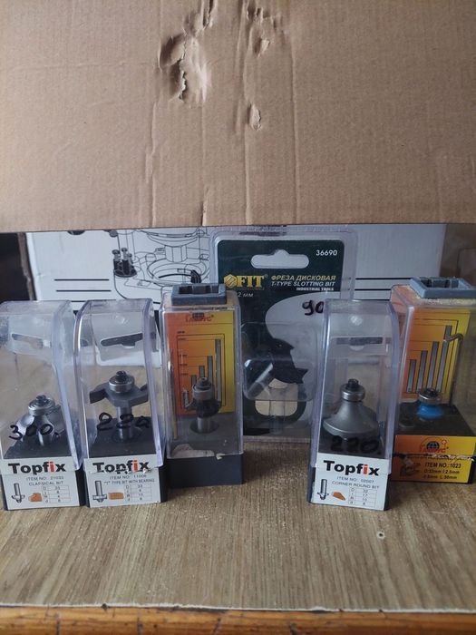 Продам фрезерний верстат Makita з комплектом фрез