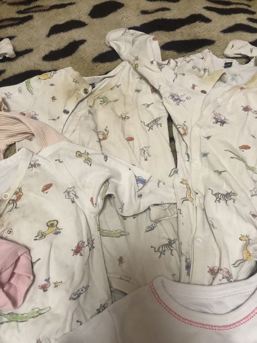 Ползунки, боди, человечки отдам