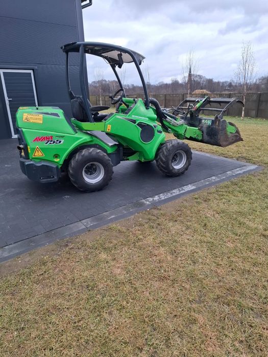 Ladowarka miniladowarka avant 755i