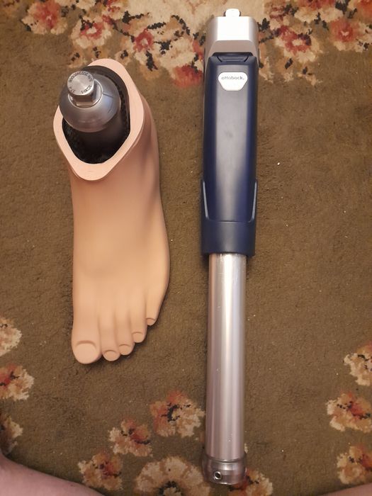 Proteza nogi  kolano 3R92 i stopa