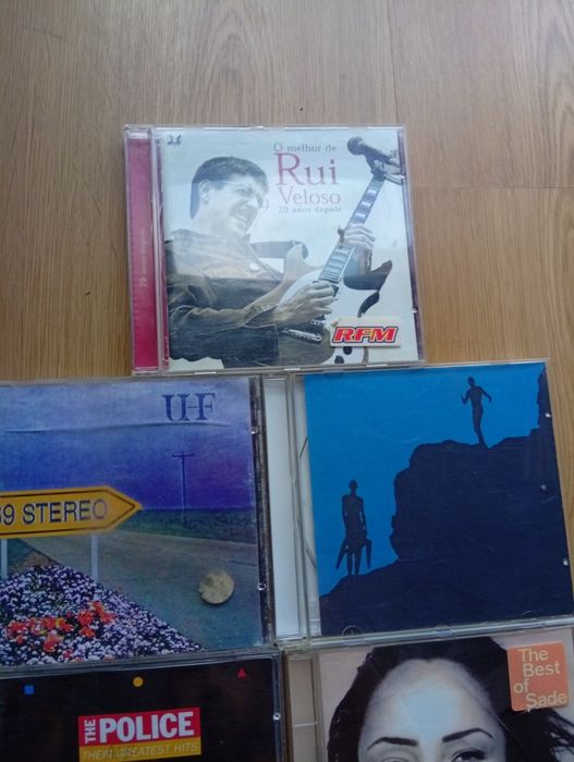 Conjunto de caixas para CDs de música