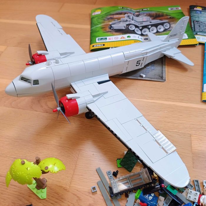 Cobi 5702 samolot C-47 Skytrain 5809 AV-8B HARRIER 2384 czołg Lt Vz.38