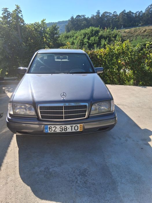 Vendo Mercedes 220 Diesel
