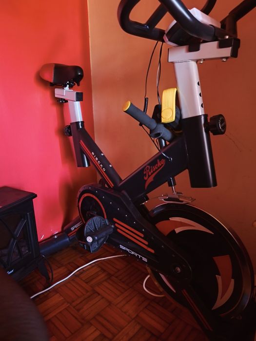 Vendo bicicleta Riscko para usar em casa