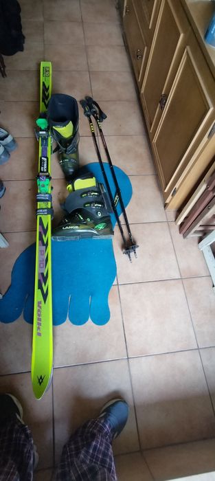 Narty volki buty Lange 44 plus kijki komlpet