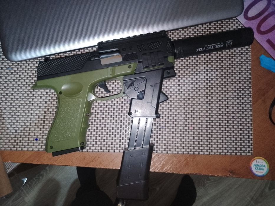 Продам пистолет с вылитаюшими гильзами и с приборами