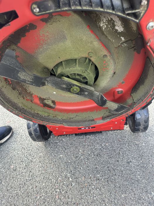 Аккумуляторная газонокосилка Einhell