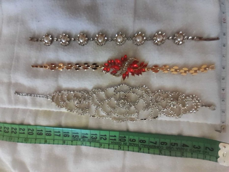 Várias pulseiras da Bijou Brigitte e da Parfois