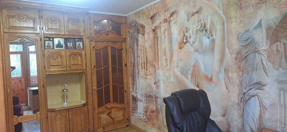 Продам 3 кімнатна квартира біля метро Перемога