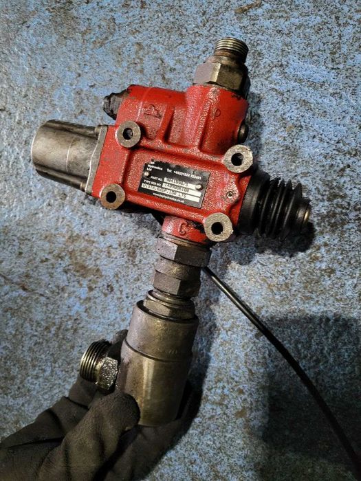 Гідравлічний клапан перекидання Bezares 9041890/3 1409086100