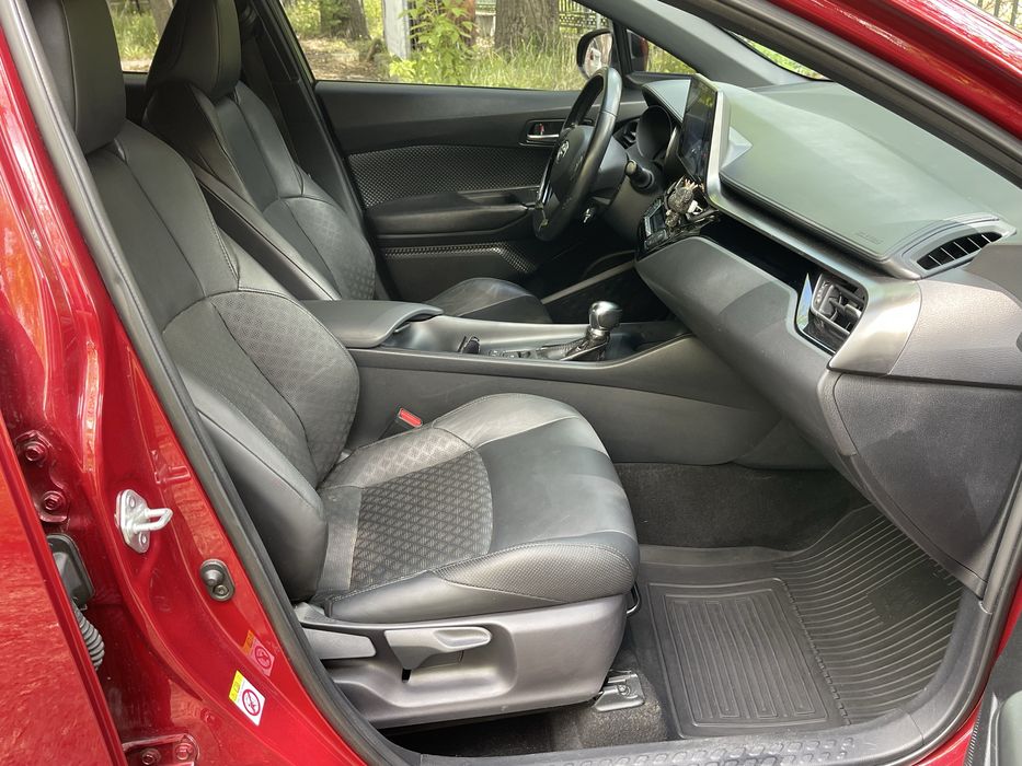 Продам офіційний автомобіль Toyota CH-R  Гібрід .