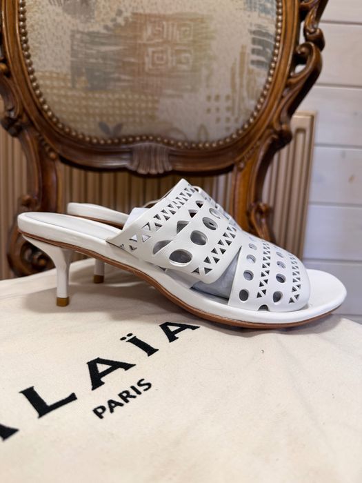 Мюли белые Alaia
