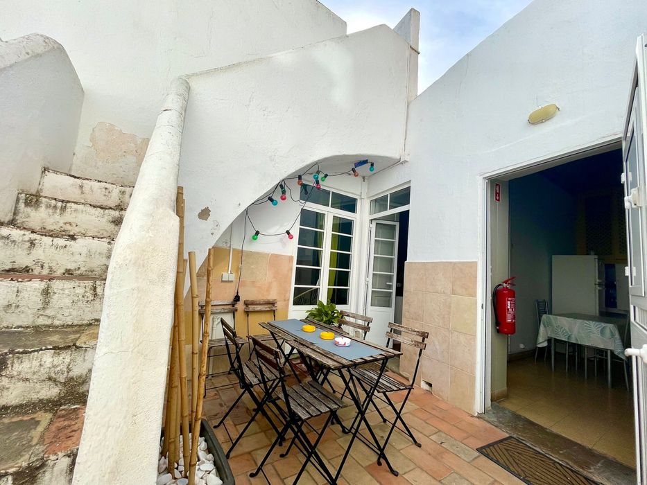 Aluga- se quarto privado para uma pessoa - centro de Faro
