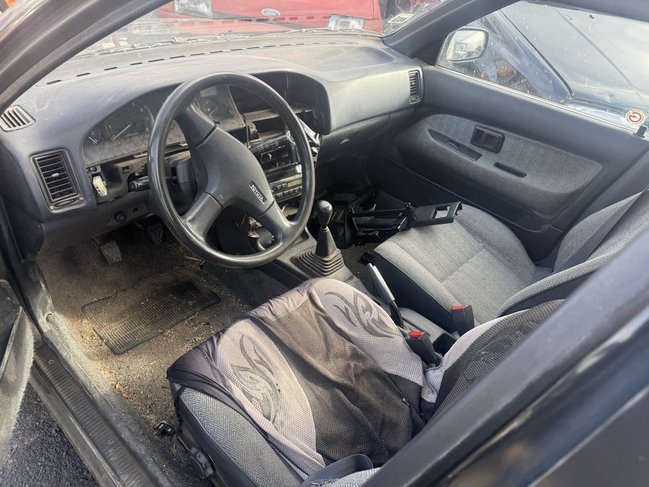 Toyota  Corolla E90 (peças)