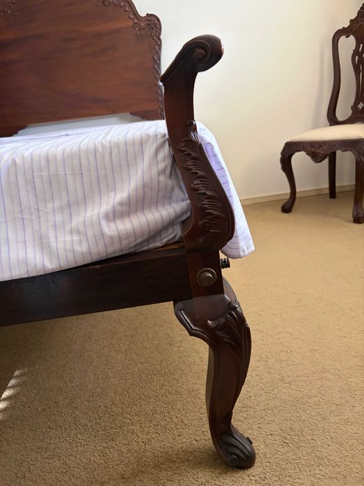 cama solteiro e cadeira Antiga Estilo Luís XV / D. João V em Madeira Maciça