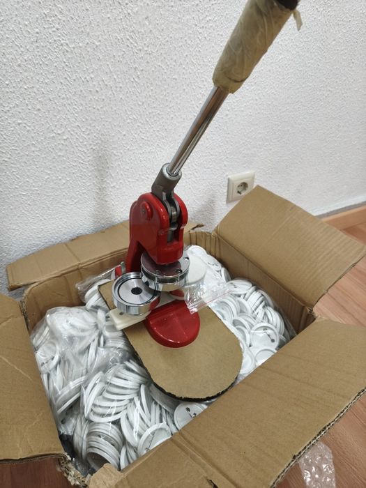Máquina de crachás ou pins