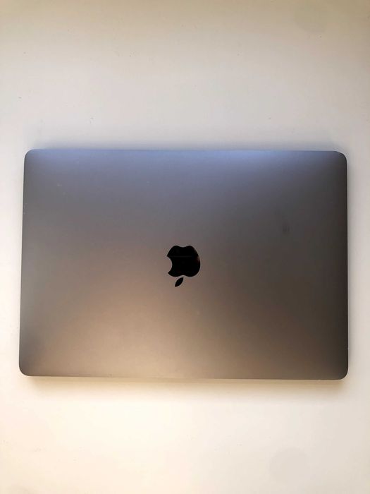 MacBook Pro 13” (M1, 2020) • 8GB / 512GB • Bateria 87% • Teclado RU/EN