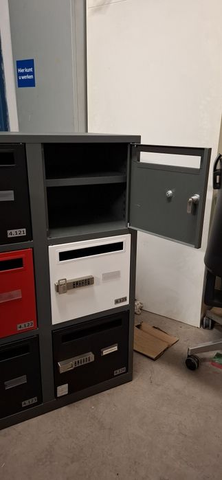 Szafa metalowa, locker 110x80x49 cm