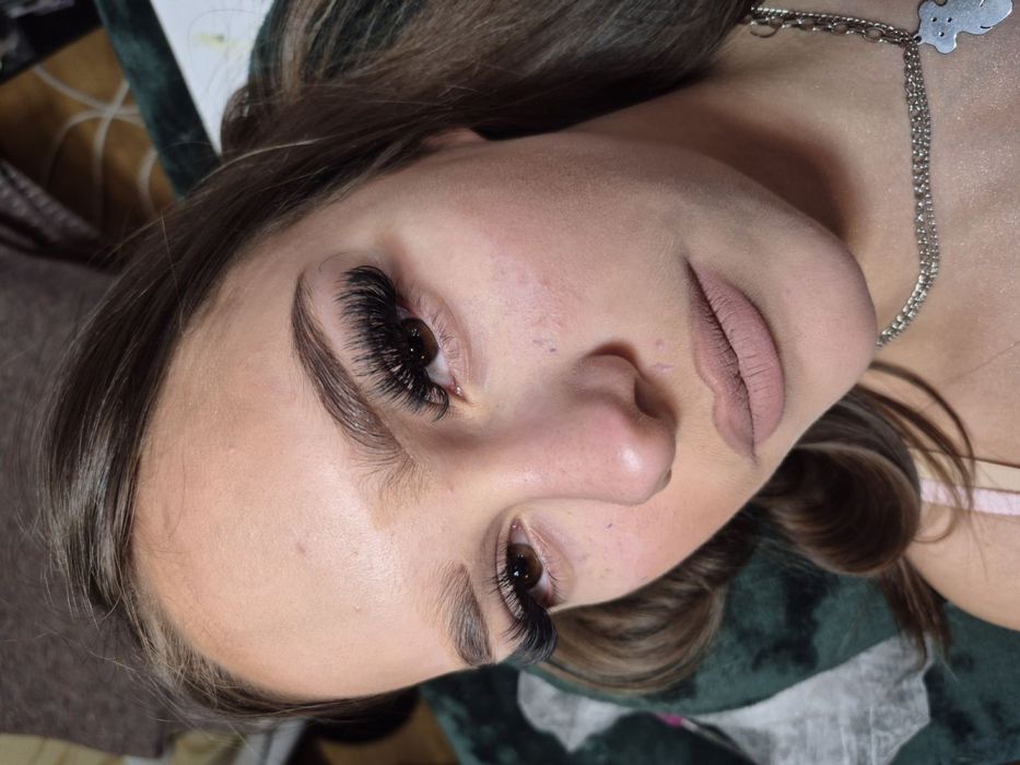 Нарощування вій