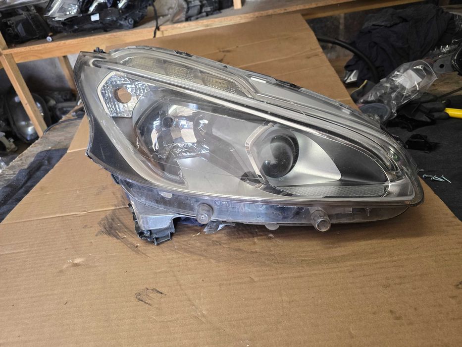 lampa przód Peugeot 208 I lift led