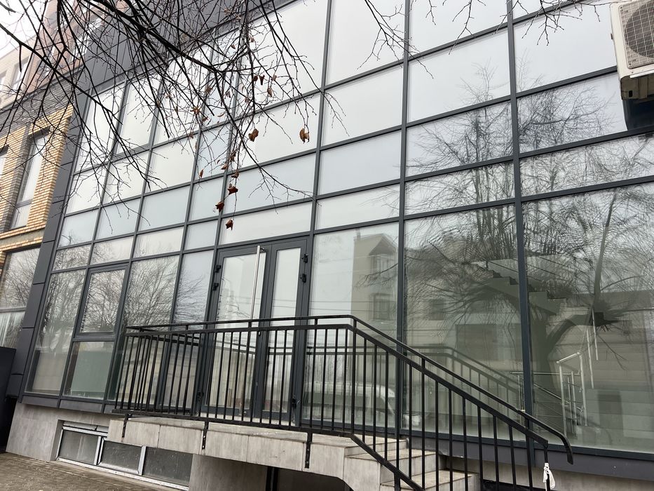 Здається Приміщення на початку вул.Сторожинецькоі  9